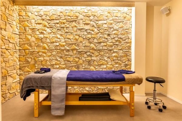 Treatment room with a massage table and soft daylight